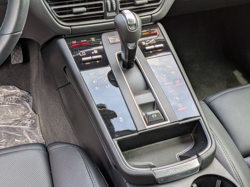 Certified 2026 Porsche Macan AWD/4WD image 17