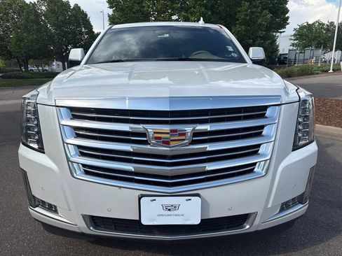 Used 2019 Cadillac Escalade Platinum AWD/4WD image 8