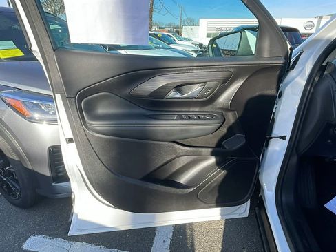 Used 2024 GMC Terrain SLE image 8