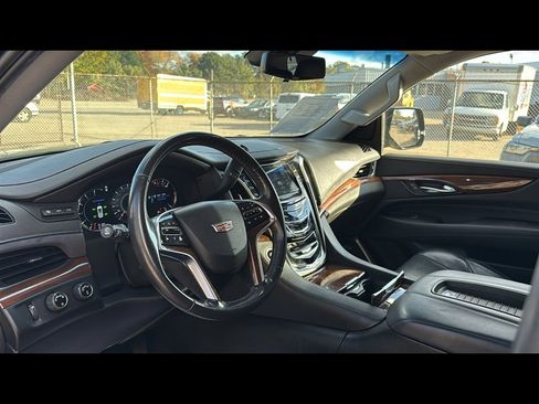 Used 2018 Cadillac Escalade Luxury image 9
