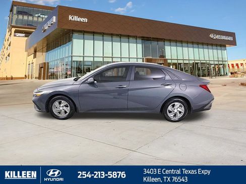 Used 2025 Hyundai Elantra SE FWD image 4