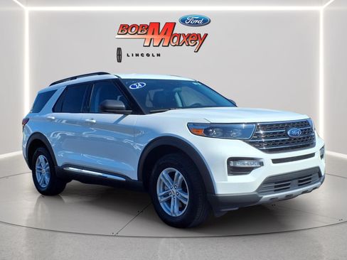 Used 2024 Ford Explorer XLT w/ Equipment Group 202A AWD/4WD image 3