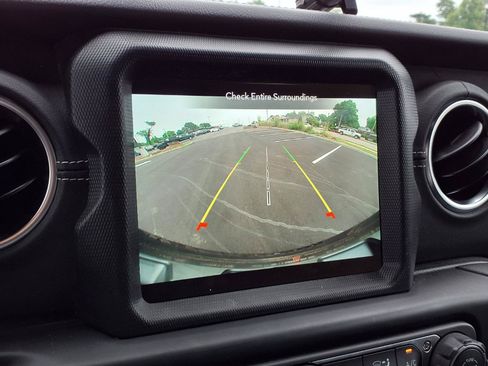 Used 2022 Jeep Wrangler Unlimited Sahara w/ LED Lighting Group AWD/4WD image 11