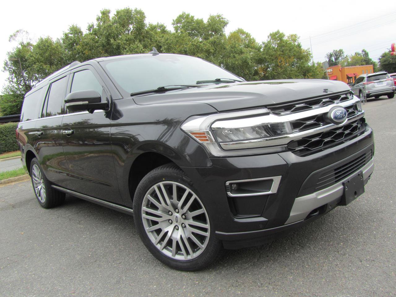 Used 2023 Ford Expedition Max Limited AWD/4WD image 2
