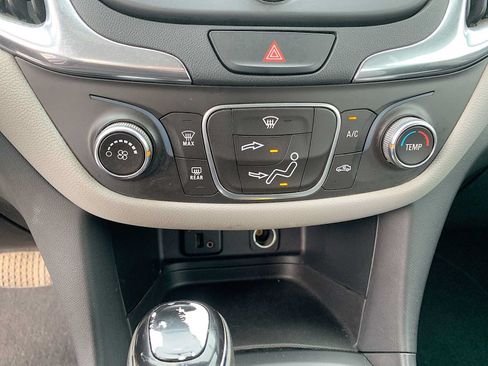 Certified 2018 Chevrolet Equinox LS AWD/4WD image 17