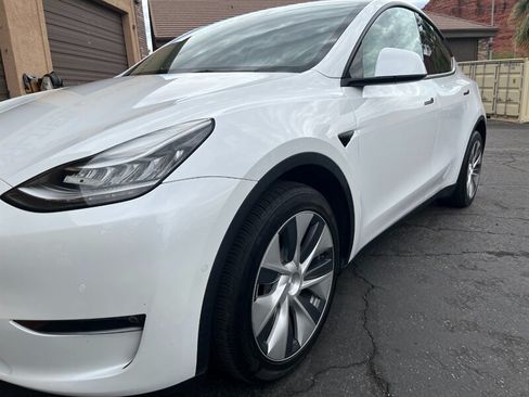Used 2022 Tesla Model Y Long Range AWD/4WD image 22