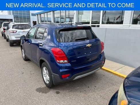 Used 2017 Chevrolet Trax LT w/ Sun & Sound Package FWD image 7