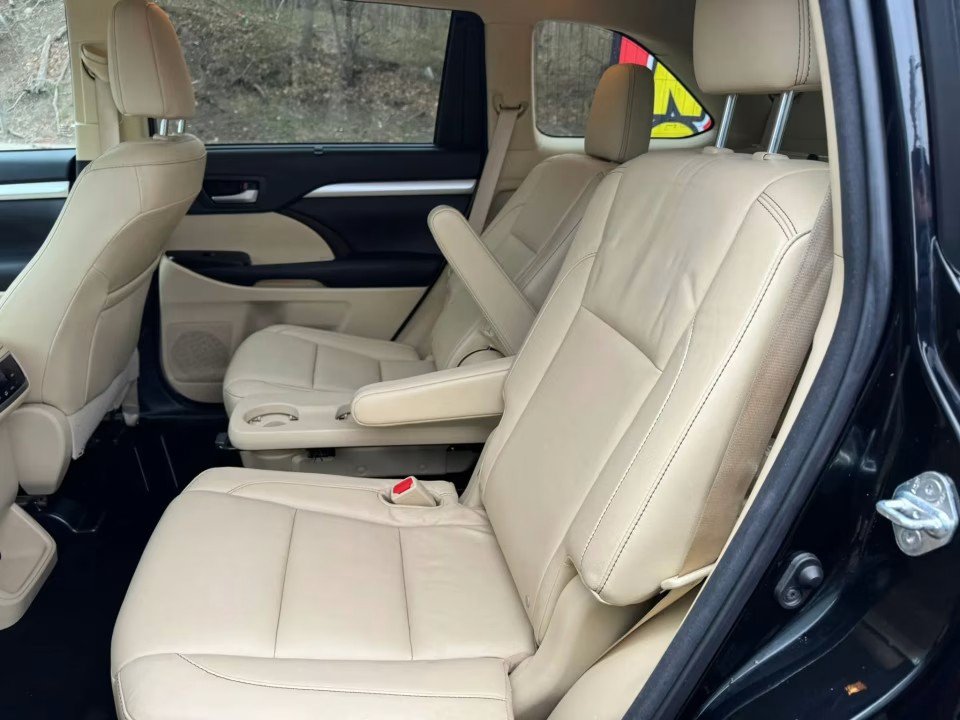 Used 2016 Toyota Highlander XLE AWD/4WD image 13
