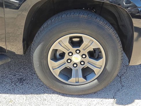 Used 2018 Chevrolet Suburban LT w/ Off-Road Package image 7