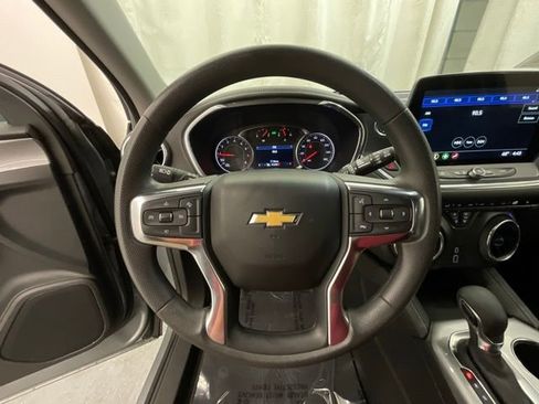 Used 2025 Chevrolet Blazer LT FWD image 11