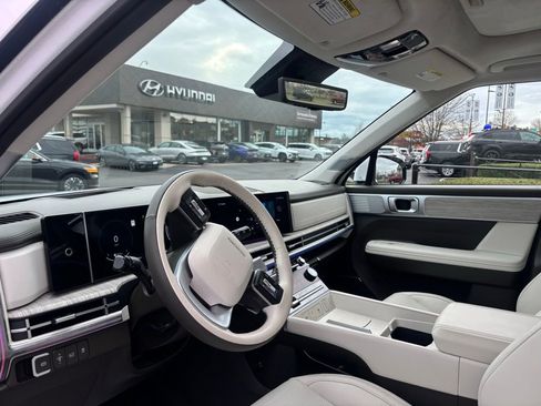 Certified 2025 Hyundai Santa Fe Calligraphy image 5