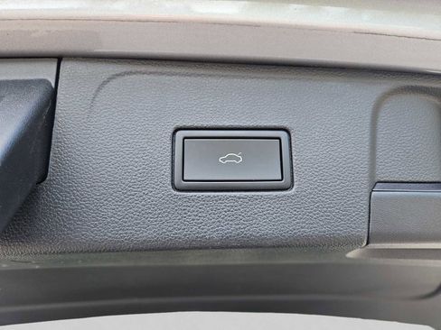 Used 2022 Volkswagen Atlas SEL R-Line AWD/4WD image 25