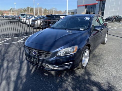 Used 2015 Volvo V60 T5 Premier w/ Convenience Package image 4