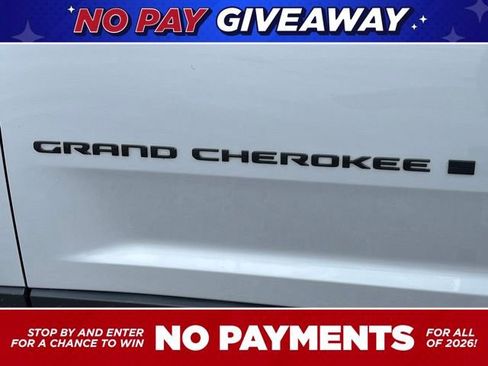 Used 2023 Jeep Grand Cherokee Altitude image 32