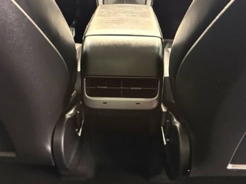 Used 2023 Tesla Model Y Performance AWD/4WD image 28