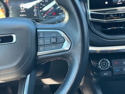 Certified 2022 Jeep Compass Limited image 9