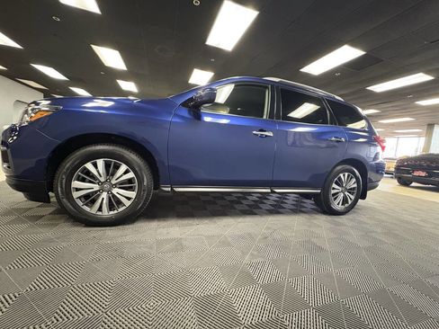 Used 2020 Nissan Pathfinder SV image 6