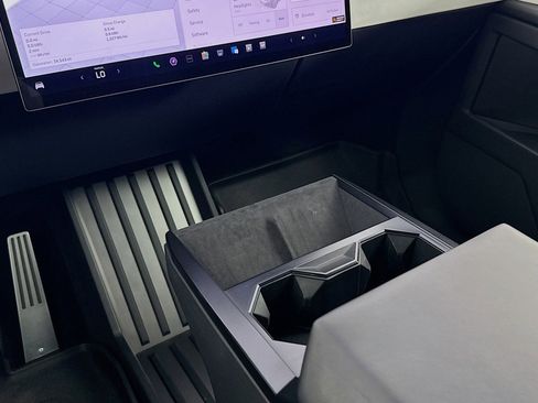 Used 2024 Tesla Cybertruck AWD Crew Cab image 5