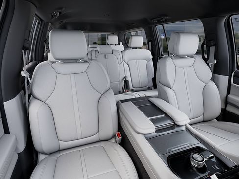 New 2026 Jeep Grand Wagoneer Limited w/ 8-Passenger Seating Package AWD/4WD image 16