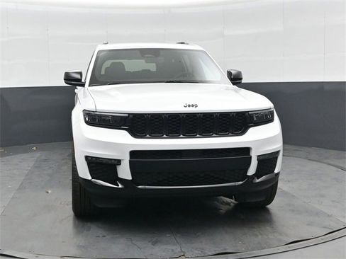 New 2025 Jeep Grand Cherokee L Limited w/ Black Appearance Package image 9