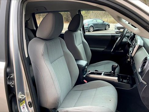 Used 2017 Toyota Tacoma SR5 w/ Tow Package image 8