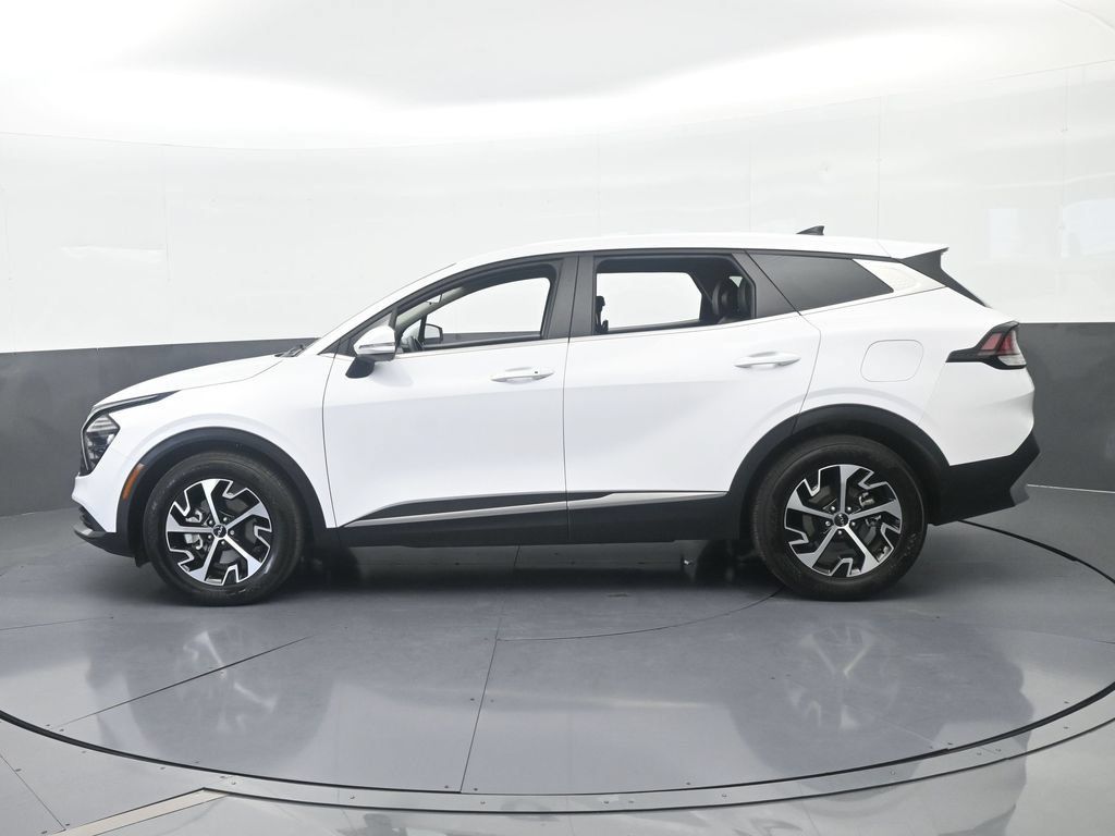 Used 2025 Kia Sportage EX FWD image 3