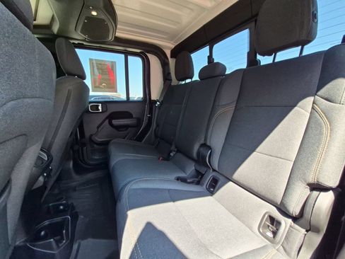 Used 2024 Jeep Gladiator Sport AWD/4WD image 24