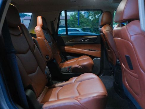 Used 2019 Cadillac Escalade Luxury image 35