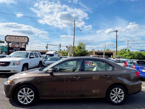Used 2012 Volkswagen Jetta SE FWD image 3