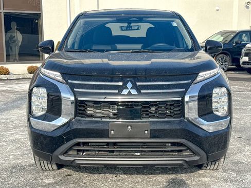New 2026 Mitsubishi Outlander ES image 2