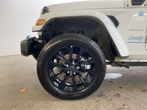 Used 2024 Jeep Wrangler Sahara image 11