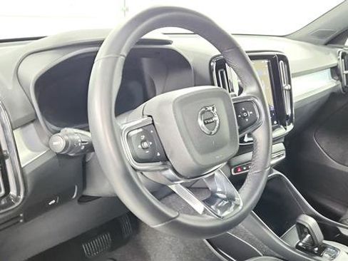 Used 2024 Volvo XC40 B5 Core image 11