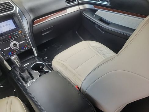 Used 2018 Ford Explorer Platinum AWD/4WD image 17