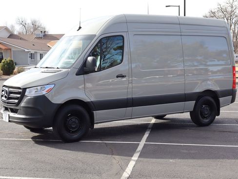 Used 2024 Mercedes-Benz Sprinter 2500 image 10