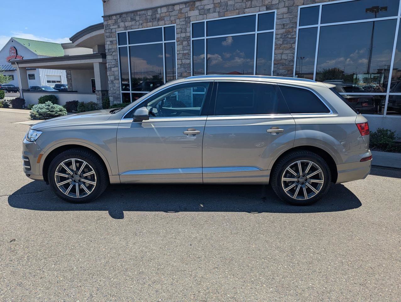 Used 2017 Audi Q7 3.0T Prestige AWD/4WD image 2