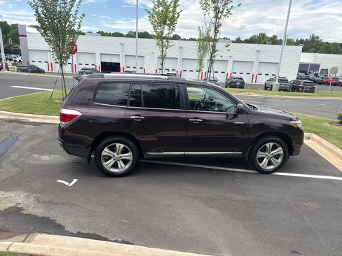 Used 2013 Toyota Highlander Limited AWD/4WD image 11
