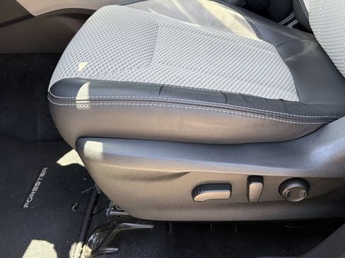 Used 2019 Subaru Forester Premium AWD/4WD image 10