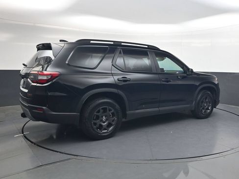 Certified 2023 Honda Pilot TrailSport image 4