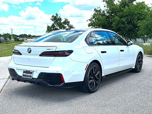 New 2024 BMW i7 xDrive60 w/ Executive Package AWD/4WD image 8