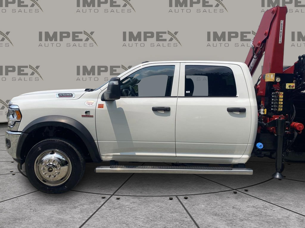 Used 2024 RAM 5500 Tradesman w/ Chrome Appearance Group AWD/4WD image 57