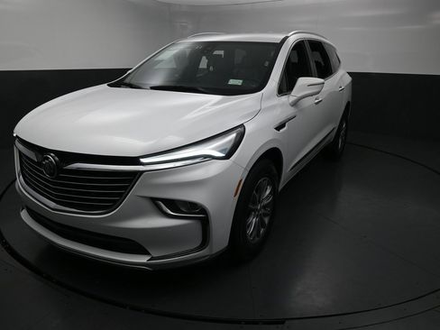 Used 2024 Buick Enclave Premium image 11