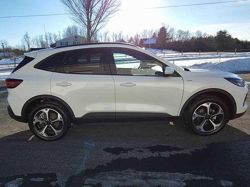 Used 2025 Ford Escape ST-Line Select w/ Class II Trailer Tow Package image 9