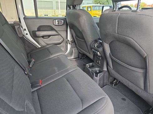 Used 2019 Jeep Wrangler Unlimited Sahara w/ Safety Group image 11