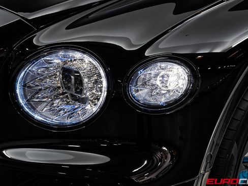 Used 2024 Bentley Flying Spur W12 image 10