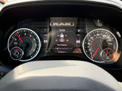 Used 2021 RAM 1500 Laramie w/ Sport Appearance Package AWD/4WD image 29