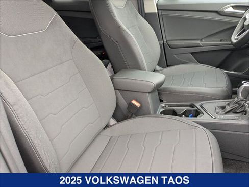 New 2025 Volkswagen Taos SE FWD image 19