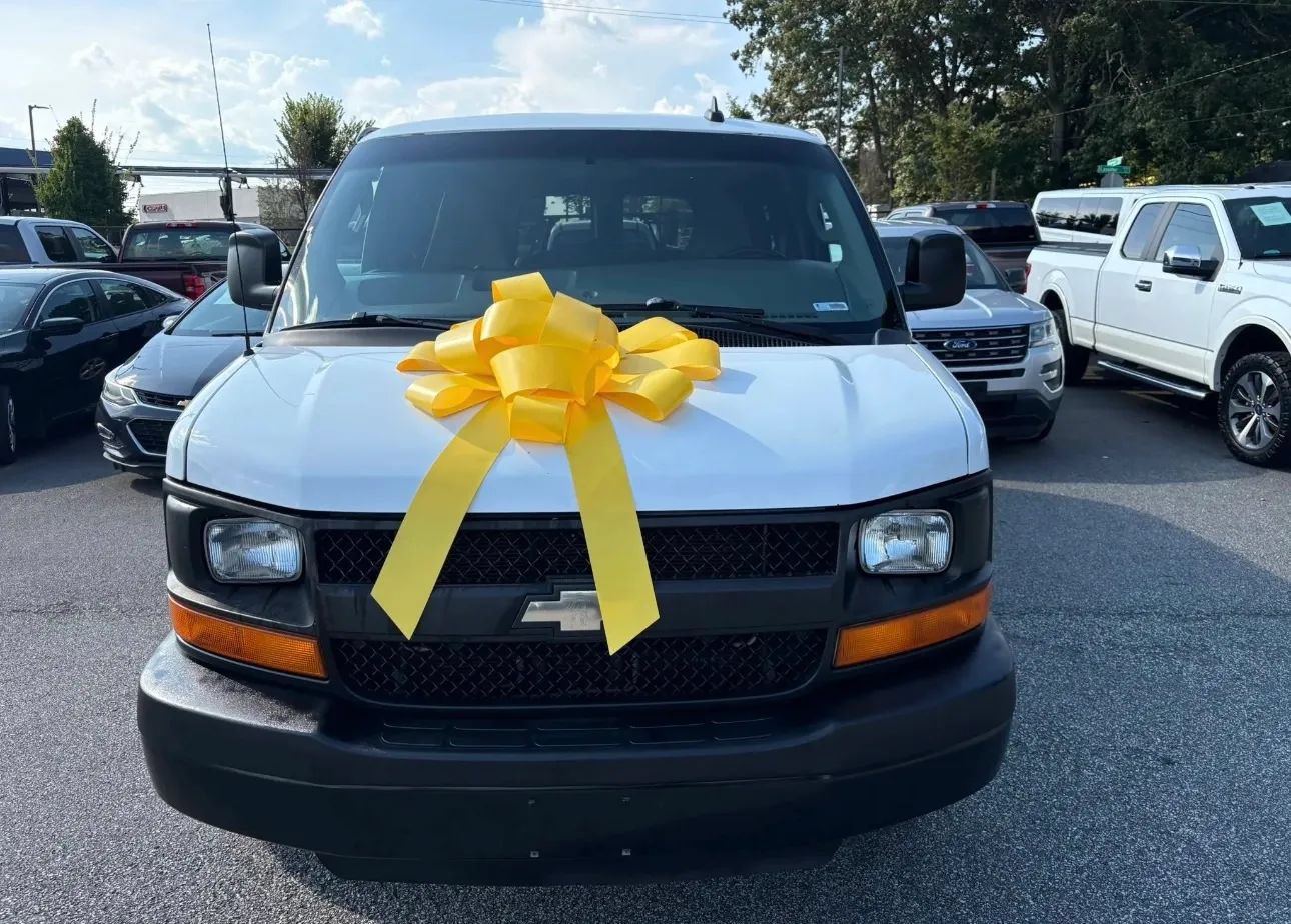 Used 2017 Chevrolet Express 2500 LS RWD image 4