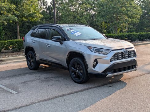 Used 2020 Toyota RAV4 XSE w/ XSE Grade Weather Package AWD/4WD image 2