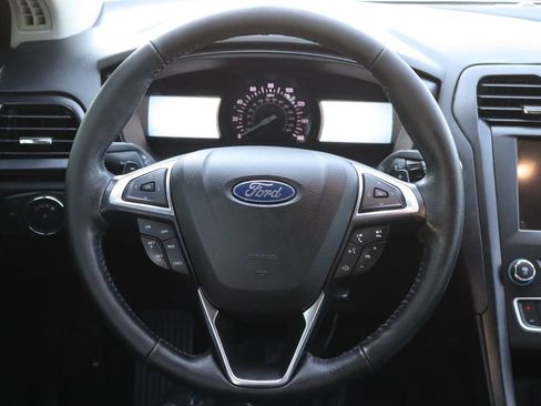 Used 2018 Ford Fusion SE w/ Equipment Group 201A FWD image 18