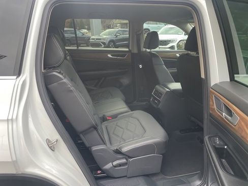 Certified 2025 Volkswagen Atlas SE image 11